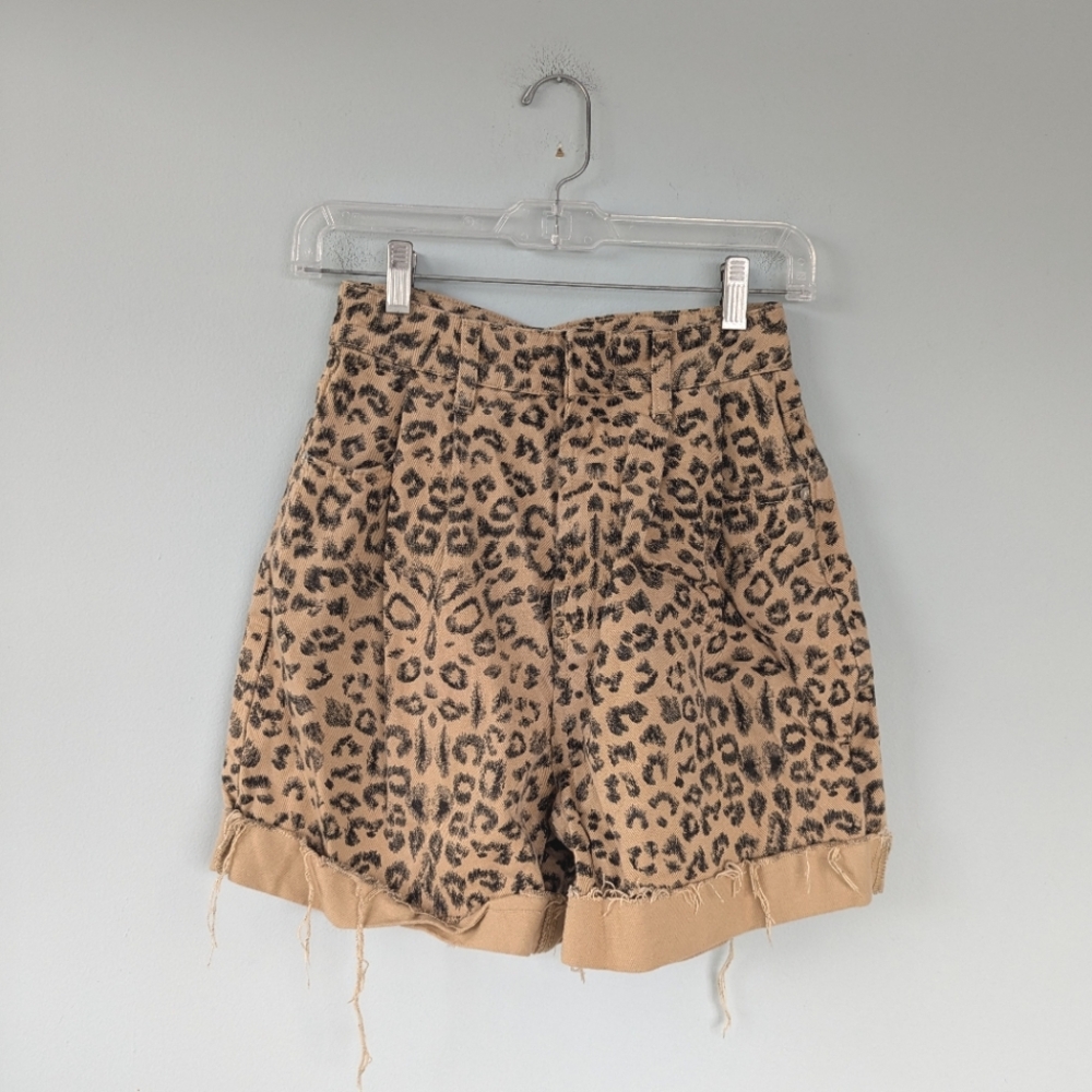 Free People 'We The Free' Animal Print Pleated Denim High Waisted Denim Shorts - Picture 3 of 9